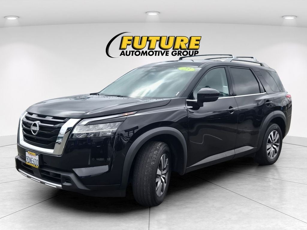 2023 Nissan Pathfinder SL