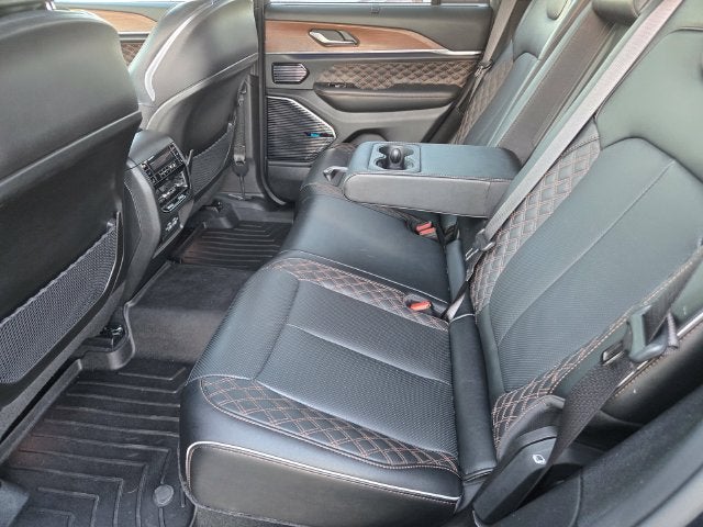 2024 Jeep Grand Cherokee Summit AWD W/ Luxury Tech and High Altitude Pkg's
