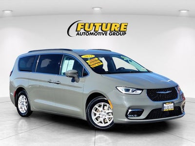 2022 Chrysler Pacifica Touring L W/ Navigation and Theater Pkg.