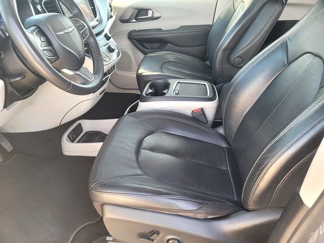 2022 Chrysler Pacifica Touring L W/ Navigation and Theater Pkg.