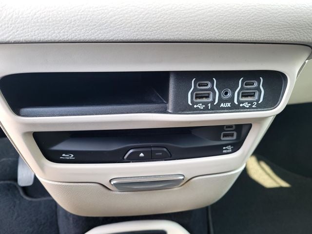 2022 Chrysler Pacifica Touring L W/ Navigation and Theater Pkg.