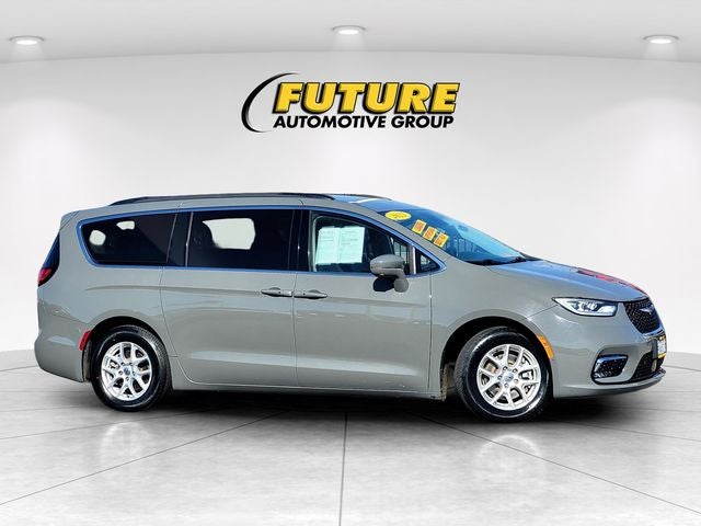 2022 Chrysler Pacifica Touring L W/ Navigation and Theater Pkg.