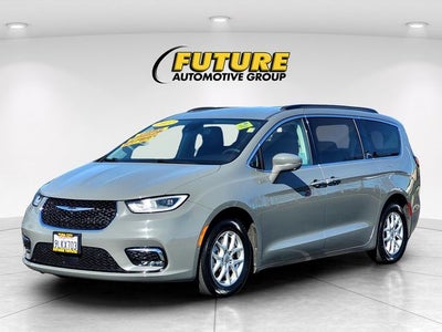 2022 Chrysler Pacifica Touring L W/ Navigation and Theater Pkg.