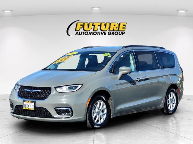 2022 Chrysler Pacifica Touring L W/ Navigation and Theater Pkg.