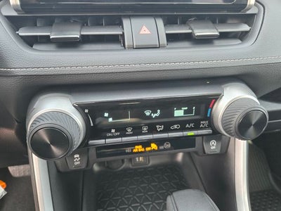 2025 Toyota RAV4 LE 8 Passenger