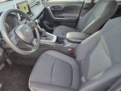 2025 Toyota RAV4 LE 8 Passenger
