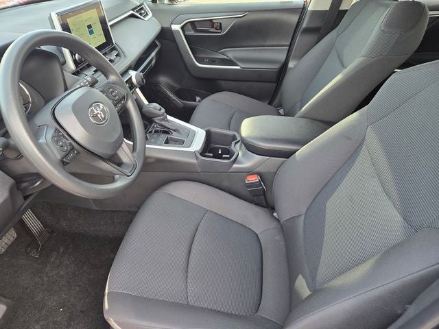 2025 Toyota RAV4 LE 8 Passenger