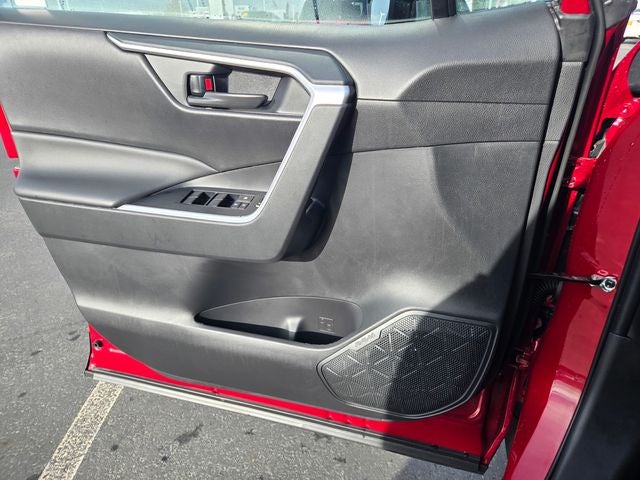 2025 Toyota RAV4 LE 8 Passenger