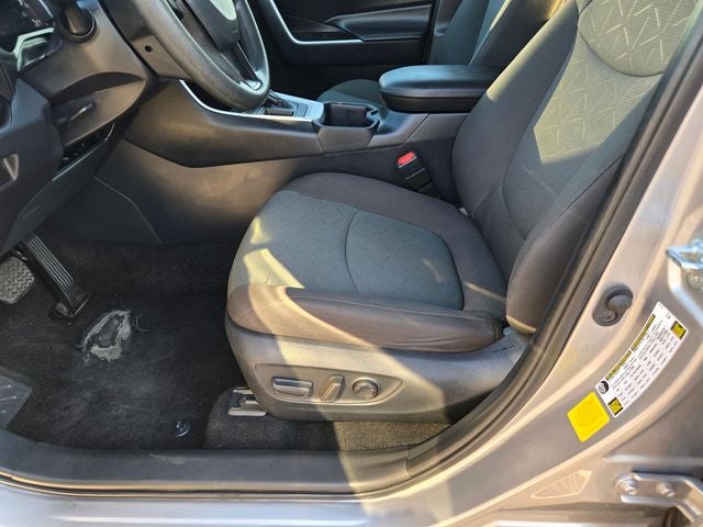 2025 Toyota RAV4 XLE FWD