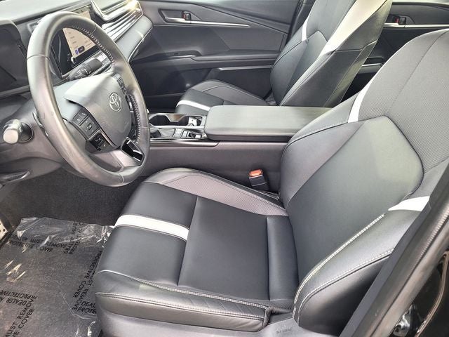 2025 Toyota Camry SE Hybrid