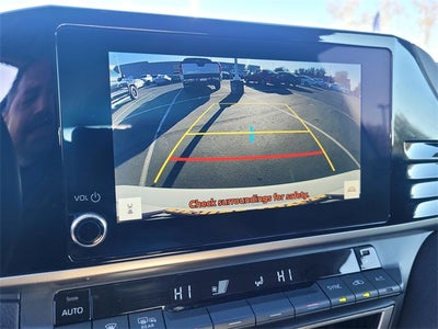 2025 Toyota Camry LE Hybrid Sedan