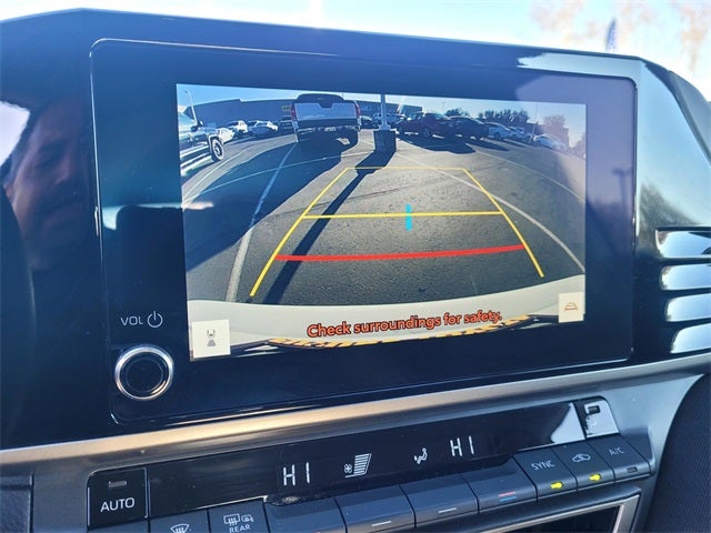 2025 Toyota Camry LE Hybrid Sedan