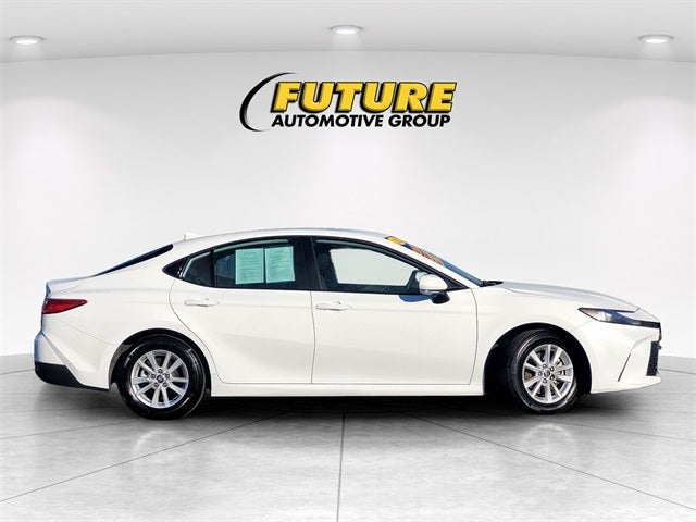 2025 Toyota Camry LE Hybrid Sedan