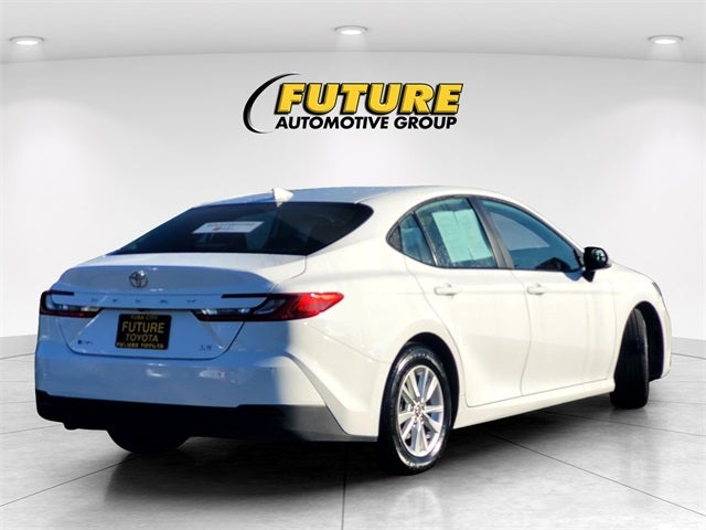 2025 Toyota Camry LE Hybrid Sedan