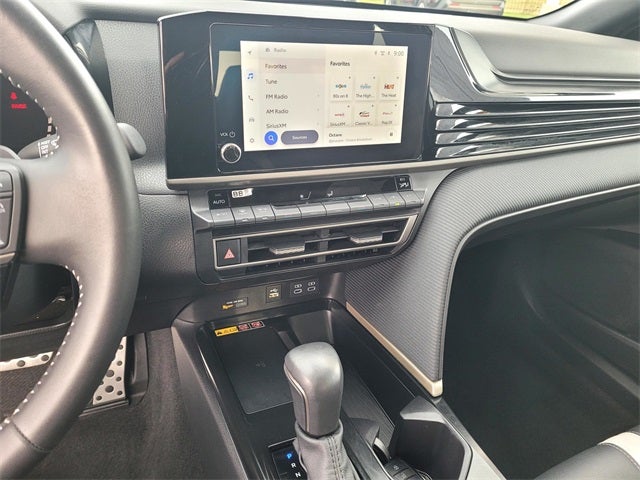 2025 Toyota Camry SE Hybrid