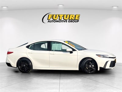 2025 Toyota Camry SE Hybrid