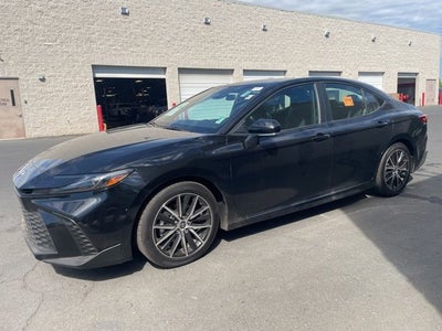 2025 Toyota Camry SE Sedan
