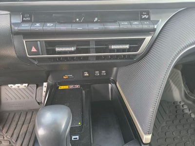 2025 Toyota Camry SE Sedan