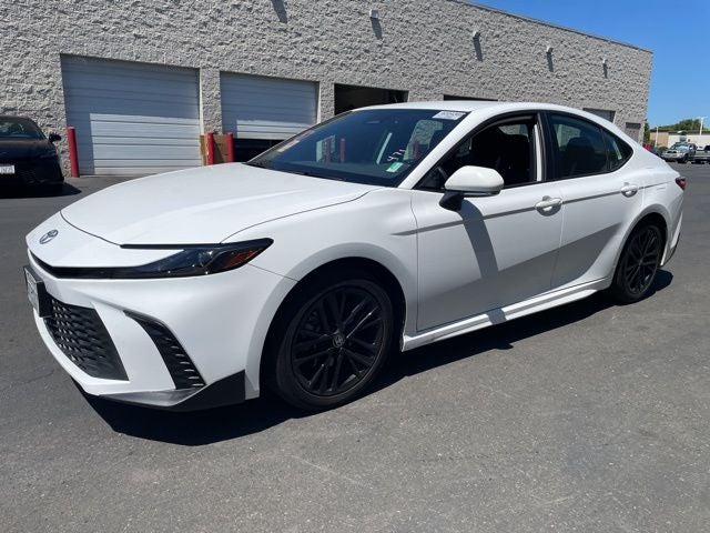 2025 Toyota Camry SE Sedan