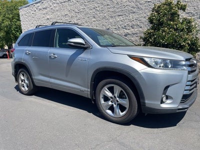 2017 Toyota Highlander Hybrid Limited AWD W/ JBL Audio and Navigation