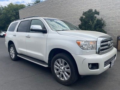 2017 Toyota Sequoia Platinum 4WD W/ Navigation and Moonroof
