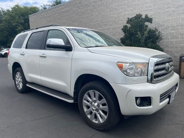 2017 Toyota Sequoia Platinum 4WD W/ Navigation and Moonroof