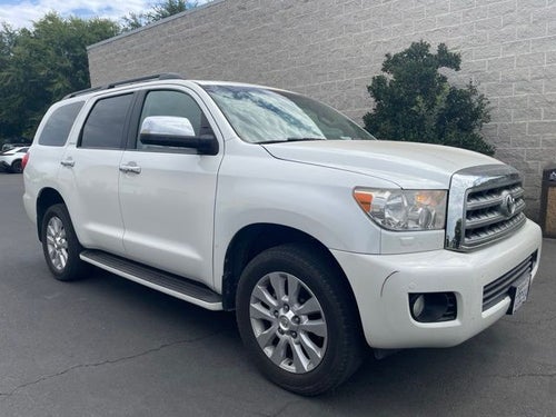 2017 Toyota Sequoia Platinum 4WD W/ Navigation and Moonroof