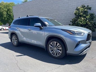 2021 Toyota Highlander Platinum AWD W/ Navigation and Panoramic Roof