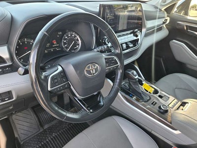 2021 Toyota Highlander Platinum AWD W/ Navigation and Panoramic Roof