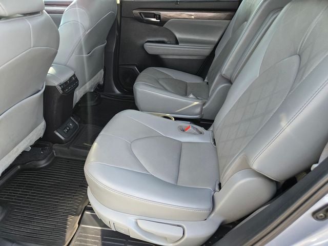 2021 Toyota Highlander Platinum AWD W/ Navigation and Panoramic Roof