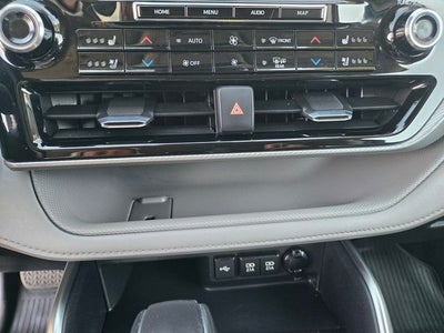 2021 Toyota Highlander Platinum AWD W/ Navigation and Panoramic Roof
