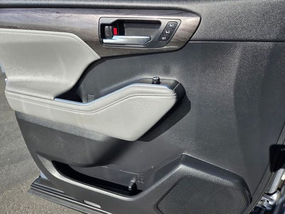 2021 Toyota Highlander Platinum AWD W/ Navigation and Panoramic Roof