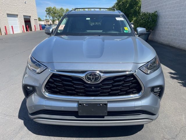 2021 Toyota Highlander Platinum AWD W/ Navigation and Panoramic Roof