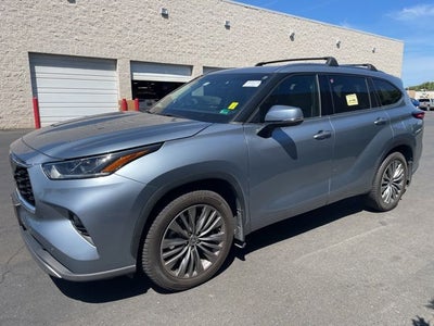 2021 Toyota Highlander Platinum AWD W/ Navigation and Panoramic Roof