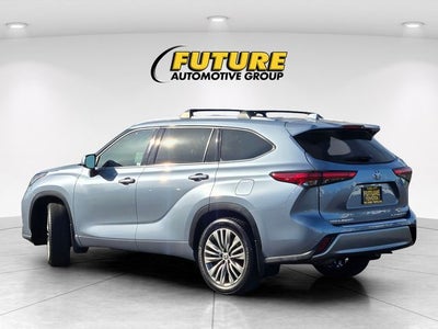 2021 Toyota Highlander Platinum AWD W/ Navigation and Panoramic Roof