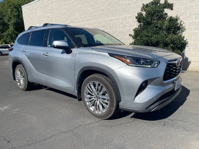 2022 Toyota Highlander Platinum AWD W/ Navigation and JBL Audio