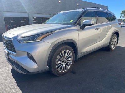 2022 Toyota Highlander Platinum AWD W/ Navigation and JBL Audio
