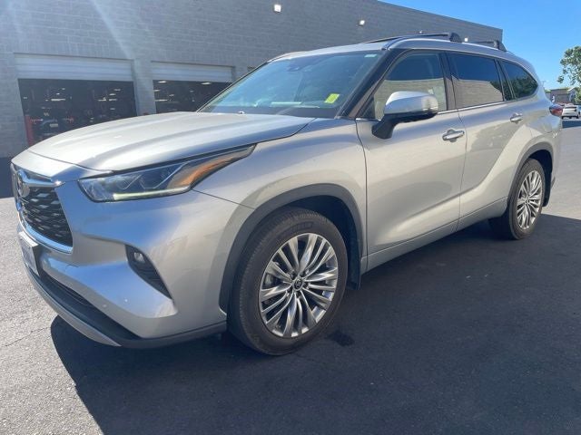 2022 Toyota Highlander Platinum AWD W/ Navigation and JBL Audio