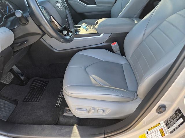 2021 Toyota Highlander Hybrid XLE AWD W/ Leather
