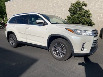 2019 Toyota Highlander XLE WD W/ Leather and Navigation