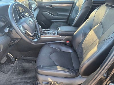 2023 Toyota Highlander Platinum