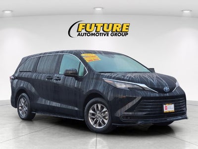 2025 Toyota Sienna LE 8 Passenger