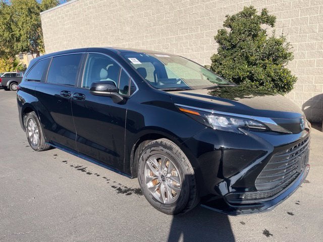 2025 Toyota Sienna LE 8 Passenger