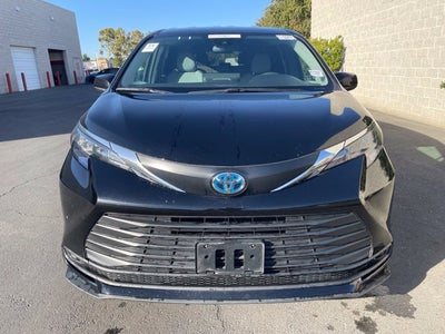 2025 Toyota Sienna LE 8 Passenger