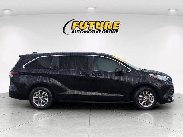 2025 Toyota Sienna LE 8 Passenger