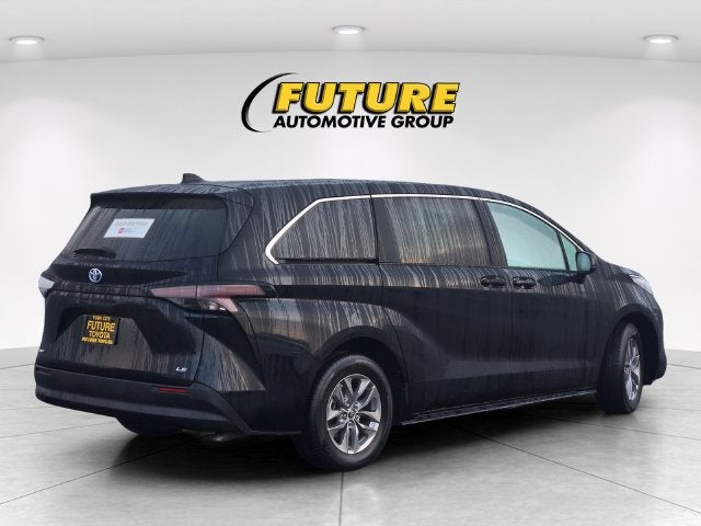 2025 Toyota Sienna LE 8 Passenger