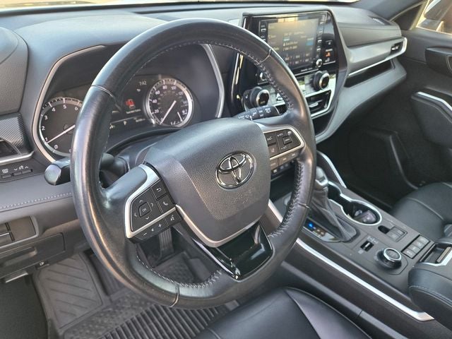 2022 Toyota Highlander XSE AWD W/ Moonroof