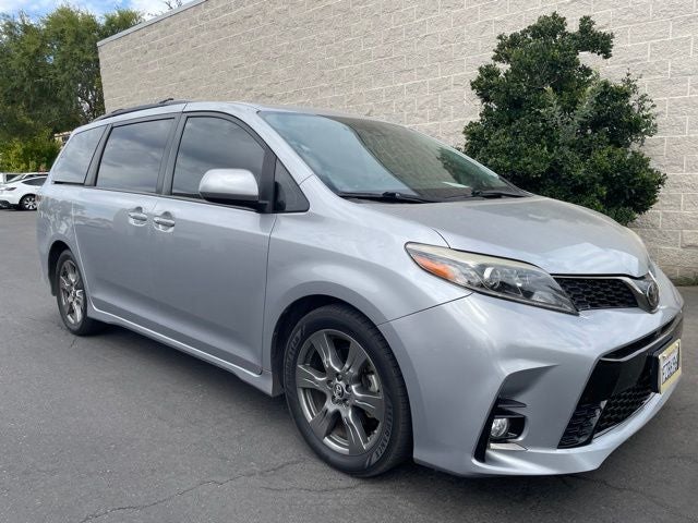 2018 Toyota Sienna SE Premium W/ Premium Pkg.