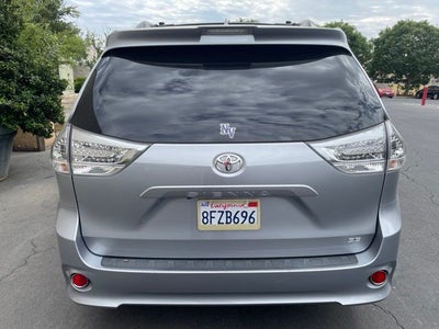 2018 Toyota Sienna SE Premium W/ Premium Pkg.