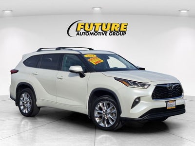 2021 Toyota Highlander Limited FWD W/ Leather and Navigation